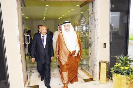 باسندوة لدى وصوله إلى العاصمة السعودية الرياض أمس